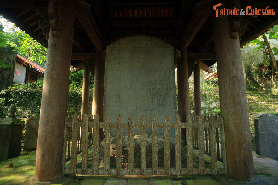 6. Chùa Long Đọi Sơn (huyện Duy Tiên, tỉnh Hà Nam) được lập vào thời nhà Lý. Bảo vật quốc gia Bia "Sùng Thiện Diên Linh" của chùa được dựng vào năm 1121, là một tác phẩm nghệ thuật điêu khắc hoàn hảo, phản ánh mỹ thuật và kỹ thuật chế tác đá thời Lý đã đạt đến đỉnh cao rực rỡ.