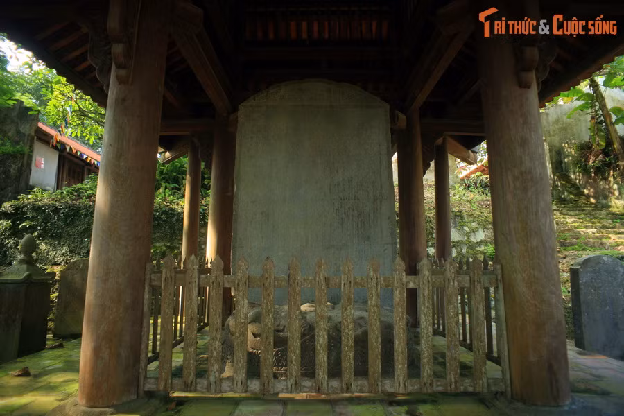 6. Chùa Long Đọi Sơn (huyện Duy Tiên, tỉnh Hà Nam) được lập vào thời nhà Lý. Bảo vật quốc gia Bia "Sùng Thiện Diên Linh" của chùa được dựng vào năm 1121, là một tác phẩm nghệ thuật điêu khắc hoàn hảo, phản ánh mỹ thuật và kỹ thuật chế tác đá thời Lý đã đạt đến đỉnh cao rực rỡ.