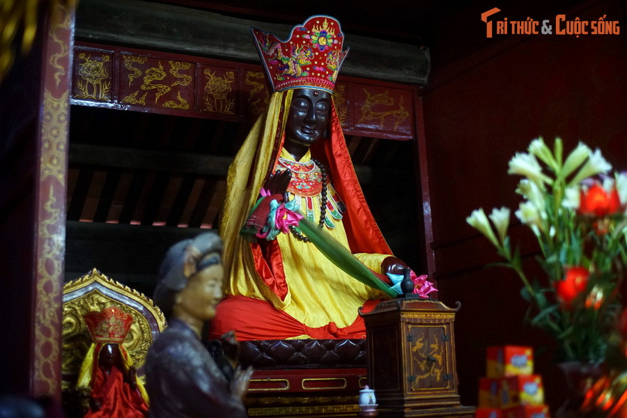 7. Chùa Dâu (huyện Thuận Thành, tỉnh Bắc Ninh) được xây dựng vào khoảng đầu thế kỷ thứ 3, là ngôi chùa cổ nhất Việt Nam. Bảo vật quốc gia Tượng Pháp Vân tôn trí trong chùa là một biểu tượng của tín ngưỡng thờ Tứ Pháp, một hệ phái Phật giáo đặc trưng của người Việt.