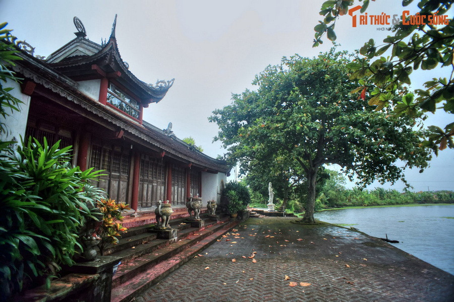 Hải Dương. Năm 1466, vua Lê Thánh Tông chia cả nước làm 12 Thừa tuyên, trong đó có Nam Sách thừa tuyên, đến năm 1469 thì được đổi tên thành Hải Dương thừa tuyên, với “Hải” là biển, “Dương” là ánh mặt trời. Việc đổi tên này là do Nam Sách nằm ở phía Đông là hướng biển cũng là hướng mặt trời mọc. Ảnh: Chùa Bạch Hào ở Thanh Hà, Hải Dương.