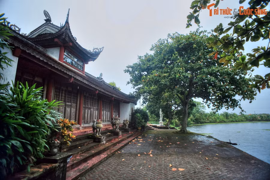 Hải Dương. Năm 1466, vua Lê Thánh Tông chia cả nước làm 12 Thừa tuyên, trong đó có Nam Sách thừa tuyên, đến năm 1469 thì được đổi tên thành Hải Dương thừa tuyên, với “Hải” là biển, “Dương” là ánh mặt trời. Việc đổi tên này là do Nam Sách nằm ở phía Đông là hướng biển cũng là hướng mặt trời mọc. Ảnh: Chùa Bạch Hào ở Thanh Hà, Hải Dương.