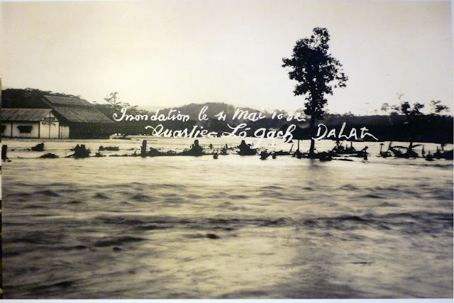 Một hình ảnh khác về khu Lò Gạch trong trận lụt lịch sử ở Đà Lạt năm 1932. Ảnh: Dalatarchi / Blogspot.