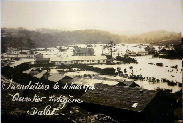 Cảnh ngập lụt lại khu Lò Gạch - trường Việt Anh ngày 4/5/1932, nay là khu vực đường Hoàng Diệu của thành phố Đà Lạt. Ảnh: Dalatarchi / Blogspot.