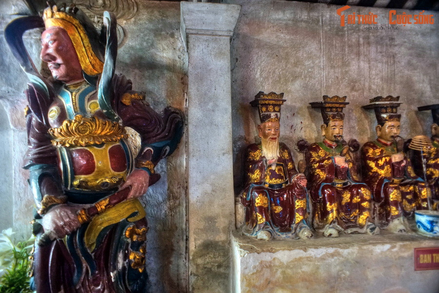 Độ bền của các pho tượng đất nung chùa Nôm khiến nhiều người không khỏi ngạc nhiên. Trong những trận lụt lớn năm 1945, 1971 và 1986, những pho tượng bị ngâm nước nhiều ngày nhưng vẫn không hề bị phân rã, bong tróc, nứt vỡ.