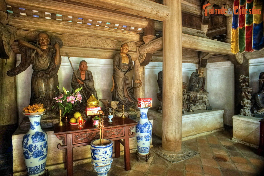 3. Nằm trên núi Câu Lâu ở thôn Yên, xã Thạch Xá, huyện Thạch Thất, thành phố Hà Nội, chùa Tây Phương (tên chữ là Sùng Phúc tự) được ví như một bảo tàng tượng Phật với nhiều pho tượng cổ độc đáo, sống động, có hồn.