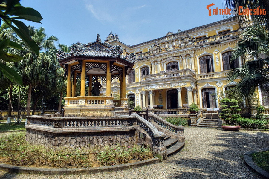 Về tổng thể, cung trên một khu đất có địa thế bằng phẳng, tổng diện tích mặt bằng 23.463 m2, có khoảng 10 công trình khi còn nguyên vẹn. Lầu Khải Tường là công trình chính, có ba tầng, xây dựng bằng các vật liệu mới theo kiểu lâu đài châu Âu, có diện tích mặt bằng tới 745 m2.