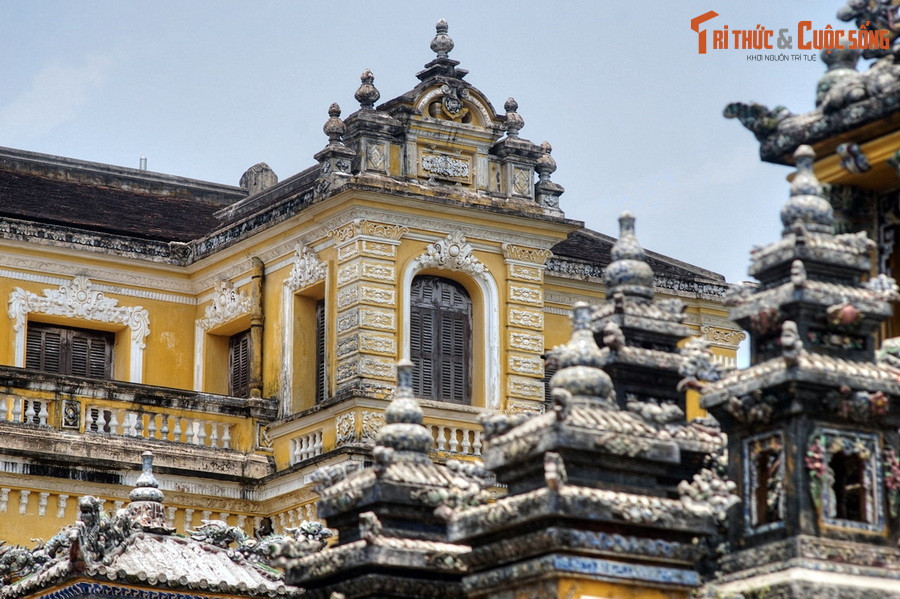 Các nhà nghiên cứu đánh giá, cung An Định đánh dấu thời kỳ mỹ thuật Việt Nam bắt đầu chịu ảnh hưởng phương Tây. Các công trình trong cung An Định đều có sự kết hợp giữa đề tài trang trí truyền thống của Việt Nam với các đề tài trang trí của châu Âu, tạo nên bức tranh kiến trúc độc đáo.