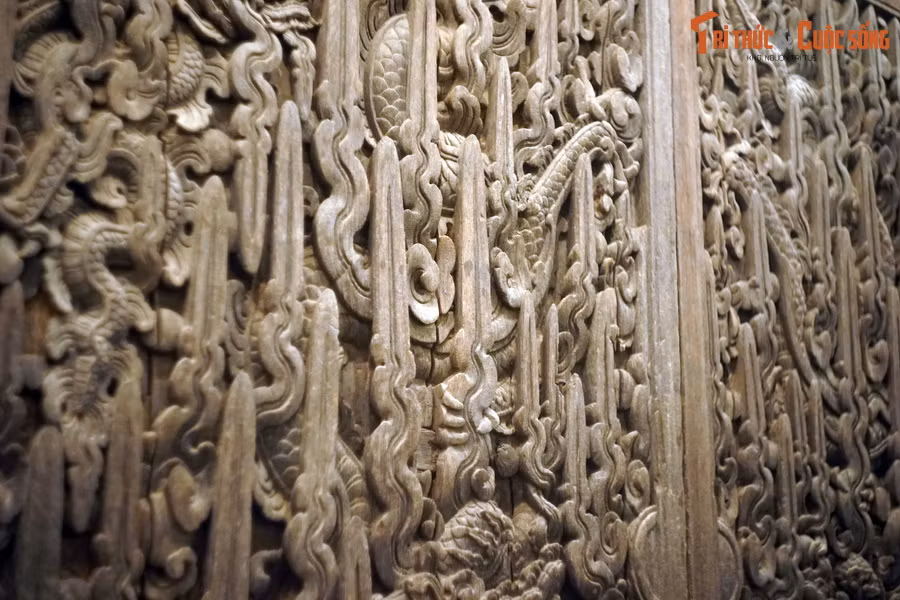 Hiện nay kiến trúc chùa keo Thái Bình còn giữ được nhiều tác phẩm chạm khắc gỗ đặc sắc, trong đó có giá trị nổi bật là bộ cửa rồng, mà hai cánh đã được chuyển về Bảo tàng Mỹ thuật để phục vụ công tác nghiên cứu, bảo tồn.