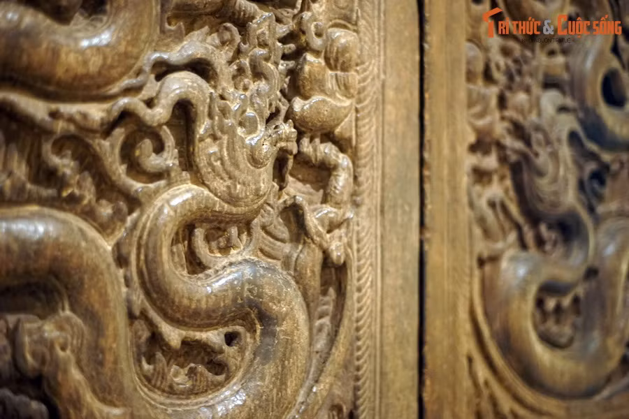 Từ năm 2016-2019, các chuyên gia Nhật Bản đã hỗ trợ Bảo tàng Lịch sử Quốc gia bảo quản, tu sửa, phục chế hai cánh cửa quý giá của chùa Phổ Minh để hiện vật lấy lại vẻ đẹp gần với thuở ban đầu.