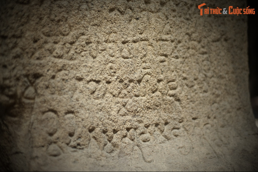 “...Cùng với các nhà truyền giáo, thật là một dịp để uống lấy hàng trăm lời huấn thị của đức hoàng đế. Cùng với cả hoàng gia và hoàng tộc của đức vua Sri Mara...”.