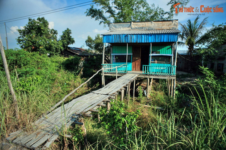 Theo giả thuyết thứ tư, “Tháp Mười” là tháp canh thứ 10, hoặc tòa tháp 10 tầng, được nghĩa quân của Thiên Hộ Dương xây dựng để quan sát mọi động tĩnh trong vùng trong cuộc chiến chống thực dân Pháp.