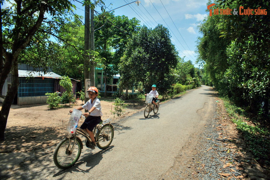 Giả thuyết thứ hai cho rằng vùng đất này là nơi tọa lạc của ngôi chùa tháp thứ 10, tính từ Lục Chân Lạp (phần không giáp biển của vương quốc Chân Lạp xưa) xuống. Nối liền các chùa tháp này là hệ thống đường bộ lót đá.