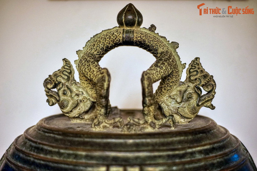 Có ý kiến cho rằng, người dân Đồ Sơn đã chủ động giấu chuông Vân Bản xuống đáy biển khi có biến và dựng lên câu chuyện đầy màu sắc kỳ bí để bảo vệ quả chuông này. Đến khi đất nước bình yên, họ mới tìm lại quả chuông để đưa về chùa Vân Bản.