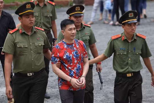 Xet xu trum ma tuy Van Kinh Duong: Tra ho so, dieu tra hotgirl Ngoc Miu