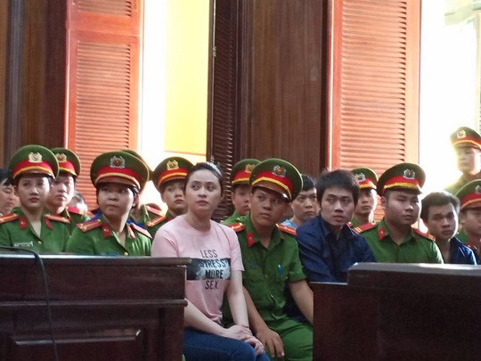 Xét xử trùm ma túy Văn Kính Dương: Trả hồ sơ, điều tra hotgirl Ngọc Miu - Hình 2 Xet xu trum ma tuy Van Kinh Duong: Tra ho so, dieu tra hotgirl Ngoc Miu-Hinh-2
