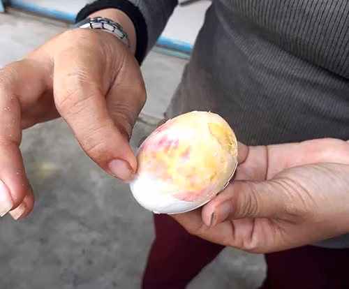 Xon xao vi xuat hien trung vit luoc mau hong, cung nhu da