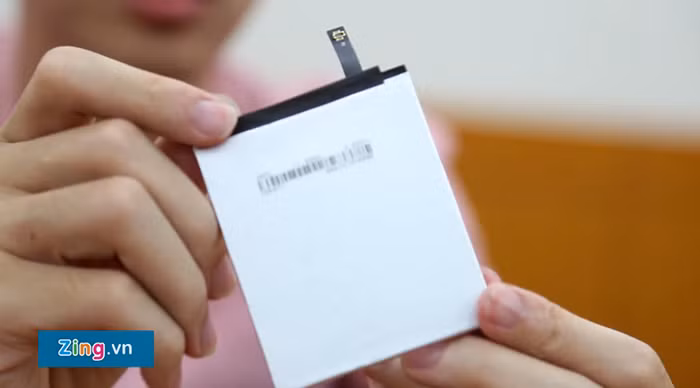 Pin Bphone 2017 hỗ trợ sạc nhanh Quick Charge 3.0, song song đa luồng giúp sạc mát hơn thông thường. Ảnh: pin Bphone 2017. Nguồn: Zing.