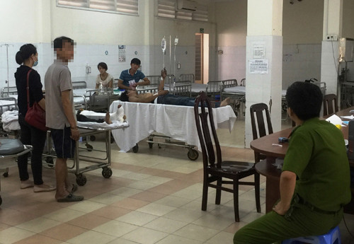 That tinh, nam thanh nien tu dung dao dam nguc, nga trong thuong-Hinh-2