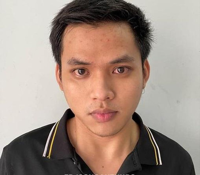  Vờ mua bán ngoại tệ qua mạng, đối tượng "cuỗm" gần nửa tỷ đồng: Nguyễn Hoàng Gia Bảo (SN 1998; trú tại huyện Đức Hòa, tỉnh Long An) sử dụng tài khoản facebook “Hoàng Trần” tham gia vào nhóm "Cộng đồng người Việt Nam tại Singapore" tìm người có nhu cầu mua bán đôla Singapore (SGD) để mua rồi bán lại nhằm mục đích hưởng lợi. Bảo đã lừa đảo chiếm đoạt tiền của bị hại là 498 triệu đồng. Hôm nay, Công an TP Hà Nội đã bắt giữ Bảo để điều tra về hành vi “Lừa đảo chiếm đoạt tài sản”. 