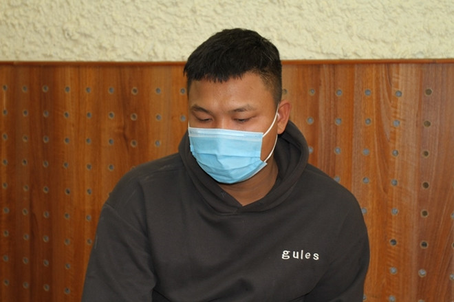  Cướp giật được 10 triệu đồng, đến thẳng quán chơi games: Ngày 4/2, Nguyễn Duy Tân (SN 2001, trú tại xã Mậu Đông, huyện Văn Yên, tỉnh Yên Bái) khi đi đến khu vực Bãi hóa trường Ga Mậu A (thị trấn Mậu A), đối tượng phát hiện chị Hải đang đeo túi xách, Tân đã giật túi xách của chị này rồi bỏ chạy. Sau đó, Tân mở túi xách lấy 10 triệu đồng rồi điều khiển xe đến quán chơi games. Hôm nay, Công an huyện Văn Yên cho biết, vừa bắt giữ Tân để điều tra về hành vi cướp tài sản. 