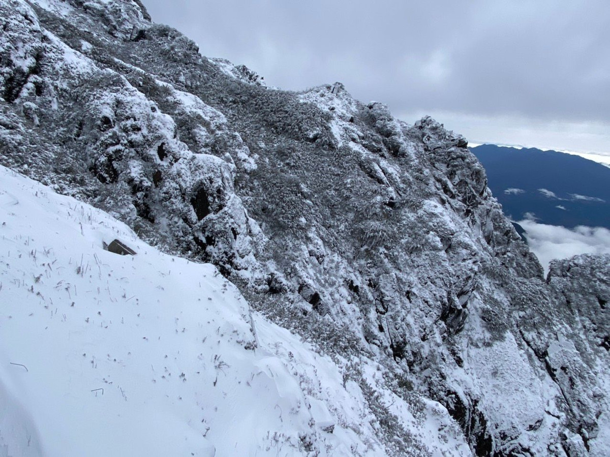 Lượng băng tuyết phủ dày tạo nên nhiều khung cảnh kỳ thú.