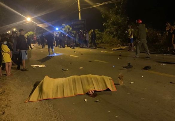  Xe Exciter "đấu đầu" Winner, 2 thanh niên tử vong: Tối 2/2, nam thanh niên tên Lê Hoàng Lực (S30 tuổi, quê Thanh Hóa) điều khiển xe máy hiệu Exciter biển số chạy tới gần với giao lộ Nguyễn Thị Lộc (thuộc xã Nhuận Đức, huyện Củ Chi, TP HCM) thì va chạm trực diện với xe máy hiệu Winner chạy hướng ngược lại. Vụ va chạm làm cho 2 chiếc xe máy hư hỏng nặng, 2 nam thanh niên văng xa ra hai bên đường tử vong tại chỗ.