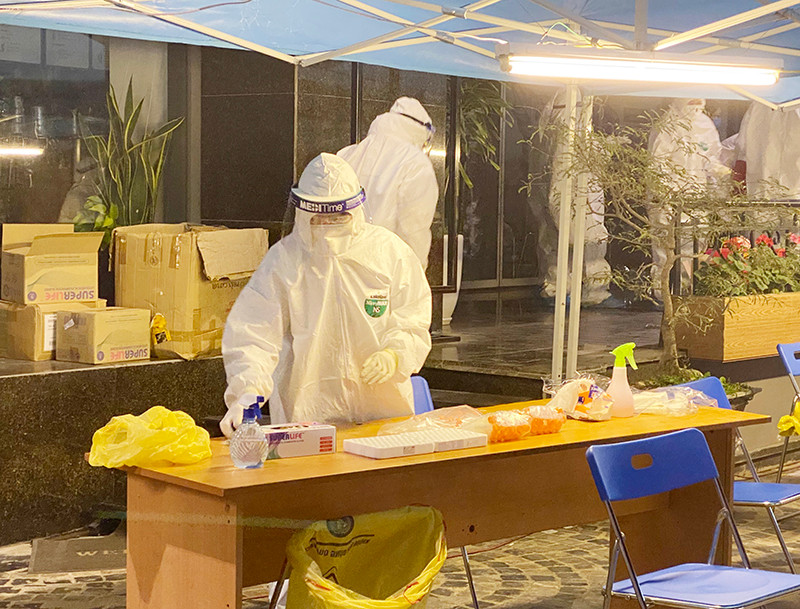 Xuyen dem xet nghiem COVID-19 cho toan bo dan cu toa nha 88 Lang Ha-Hinh-2