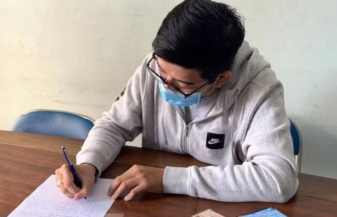  Nam sinh tung tin có 8 sinh viên ở Bình Dương mắc COVID-19: Ngày 4/2, Công an TP Thủ Dầu Một (Bình Dương) đã tiến hành làm việc với Đ.H.D (SN 1994, ngụ phường Chánh Nghĩa, TP Thủ Dầu Một, Bình Dương) về việc nam sinh này đưa tin sai sự thật về tình hình dịch bệnh trên địa bàn gây hoang mang dư luận. Công an Thành phố Thủ Dầu Một đã xử phạt hành chính 7,5 triệu đồng đối với D.