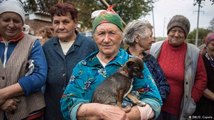 Trước khi xung đột miền đông Ukraine nổ ra, thị trấn Zhovanka có 1.000 người sinh sống, nhưng nay chỉ còn khoảng 100 người. Đã 3 tháng nay, người dân nơi này sống trong cảnh không có điện và khí đốt. Ảnh DW