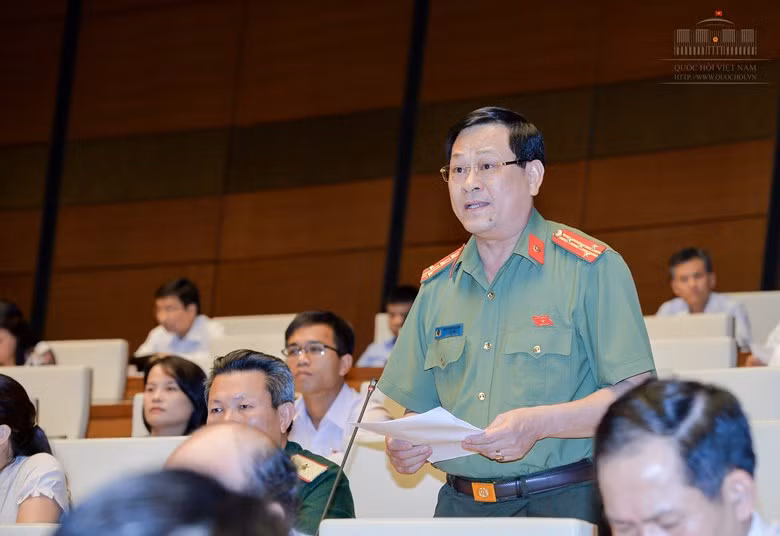 Nhieu DBQH khong dong tinh bi thu, chu tich tinh co canh ve