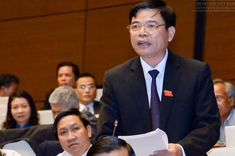 Bo truong NN&PTNT tra loi chat van: Nong chuyen giai cuu nong san