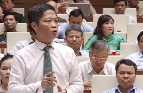 Bo truong NN&PTNT tra loi chat van: Nong chuyen giai cuu nong san-Hinh-2