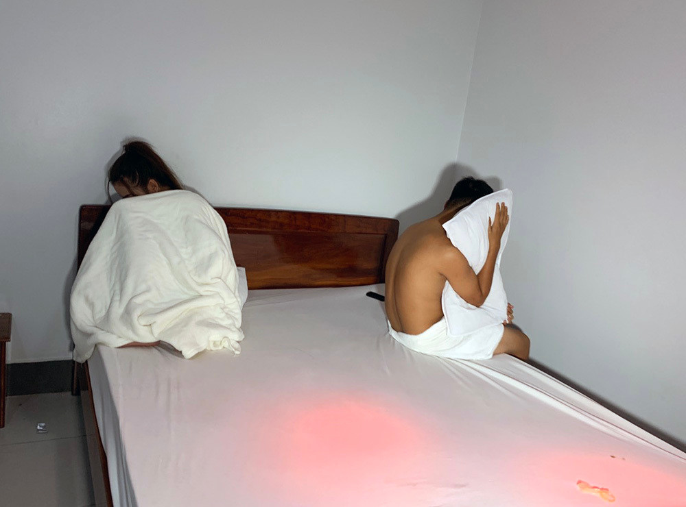 Theo Điều 24 dự thảo Nghị định mới, Bộ Công an đề xuất phạt 1-2 triệu đồng đối với người có hành vi mua dâm. Trường hợp mua dâm từ 2 người trở lên cùng lúc, mức phạt từ 2 triệu đến 5 triệu đồng.