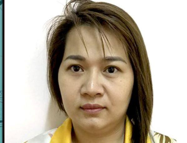  Hai đôi nam nữ "mây mưa" trong tiệm gội đầu: Ngày 28/5, Công an huyện Lộc Ninh (Bình Phước) cho biết, đơn vị đang tạm giữ hình sự Trương Thị Hồng Nhung (34 tuổi, quê Long An) để điều tra về hành vi “Chứa mại dâm”. Nhung là chủ tiệm gội đầu, giác hơi Cát Cát trên địa bàn. Trước đó, Công an bất ngờ kiểm tra tiệm gội đầu này và bắt quả tang tại phòng số 1 và 2 của tiệm có 2 đôi nam nữ đang thực hiện hành vi mua bán dâm.