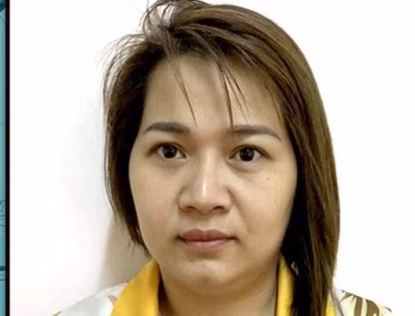  Hai đôi nam nữ "mây mưa" trong tiệm gội đầu: Ngày 28/5, Công an huyện Lộc Ninh (Bình Phước) cho biết, đơn vị đang tạm giữ hình sự Trương Thị Hồng Nhung (34 tuổi, quê Long An) để điều tra về hành vi “Chứa mại dâm”. Nhung là chủ tiệm gội đầu, giác hơi Cát Cát trên địa bàn. Trước đó, Công an bất ngờ kiểm tra tiệm gội đầu này và bắt quả tang tại phòng số 1 và 2 của tiệm có 2 đôi nam nữ đang thực hiện hành vi mua bán dâm.