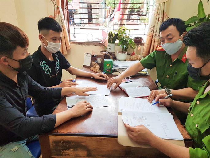 Xu phat 2 thanh, thieu nien treo tuong vao khu cach ly tham ban gai