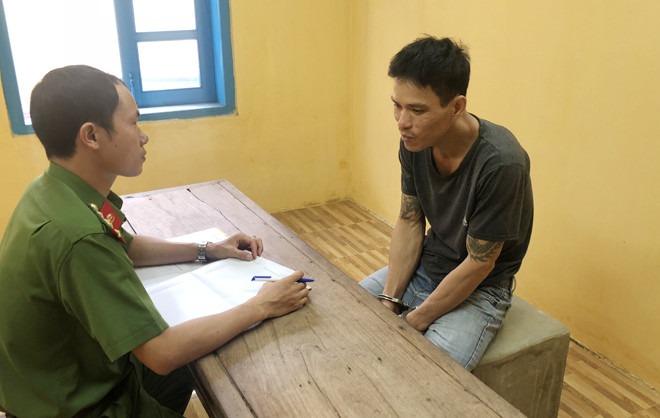  Đe dọa giết cháu ruột đối tượng bị bắt tạm giam: Nguyễn Hồng Sương (SN 1984, trú huyện Cư Jút, Đắk Nông) do nghi ngờ vợ và cháu ruột của mình là anh Nguyễn Văn Nguyên (trú cùng địa phương) gắn thiết bị định vị vào xe máy mà Sương đang sử dụng. Tối 15/4, Sương bắt Nguyên phải thừa nhân nên đã đánh vào mặt, rồi dùng dao dí vào cổ đe dọa giết Nguyên... Sự việc sau đó đã được lực lượng chức năng khống chế bắt giữ Sương. Ngày 24/5, Sương bị Công an huyện Cư Jút khởi tố.