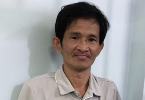  Gã đàn ông tưới xăng đốt nhà một phụ nữ: Ngày 19/5, chị H. phát hiện phía cửa sau căn nhà mình tại Q.Tân Bình, TP.HCM bị cháy nên hô hoán, cùng người dân xung quanh dập tắt đám cháy. Sau đó, chị H. đến công an trình báo về vụ việc. Công an xác định, đối tượng N.Q.T. là người gây ra vụ cháy,. Ngày 24/5, Công an Q.Tân Bình cho biết, T. đã thừa nhận hành vi phạm tội của mình.