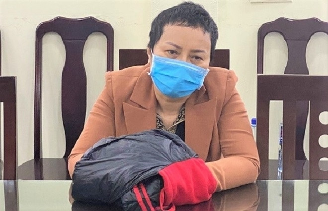  Khai trừ Đảng nguyên Giám đốc Sở Y tế Sơn La: Ngày 24/5, Ban Thường vụ Tỉnh ủy Sơn La quyết định kỷ luật bằng hình thức khai trừ ra khỏi Đảng với bà Nguyễn Thị Kim An (SN 1969, trú TP Sơn La; nguyên Giám đốc Sở Y tế Sơn La); ông Sa Văn Khuyên (SN 1960, trú tại phường Chiềng Lề; nguyên Phó Giám đốc Sở Y tế tỉnh Sơn La). Hai người này bị xác định thực hiện không đúng chức trách, nhiệm vụ; buông lỏng lãnh đạo, chỉ đạo, công tác kiểm tra, giám sát việc thực hiện nhiệm vụ của công chức, để nhiều cán bộ, công chức bị xử lý kỷ luật, bị khởi tố điều tra. 