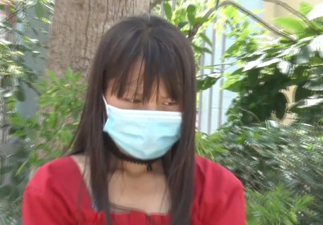 Ngày 20/5, Dung đã trốn khỏi khu vực phong toả để bắt xe về Hà Nội, khi qua chốt kiểm dịch tại đèo Pha Đin (huyện Tuần Giáo) cô gái này bị phát hiện và đưa về khu cách ly tập trung tại xã Mường Trung. Đến chiều 24/5, Dung tiếp tục bỏ trốn khỏi khu cách ly y tế. 