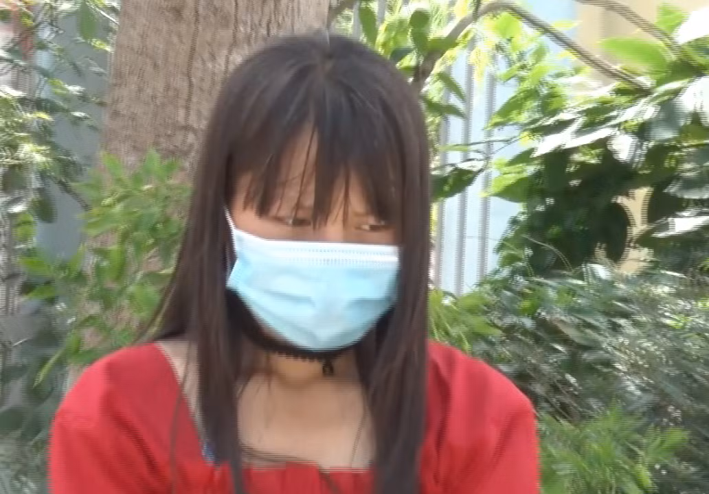 Ngày 20/5, Dung đã trốn khỏi khu vực phong toả để bắt xe về Hà Nội, khi qua chốt kiểm dịch tại đèo Pha Đin (huyện Tuần Giáo) cô gái này bị phát hiện và đưa về khu cách ly tập trung tại xã Mường Trung. Đến chiều 24/5, Dung tiếp tục bỏ trốn khỏi khu cách ly y tế. 