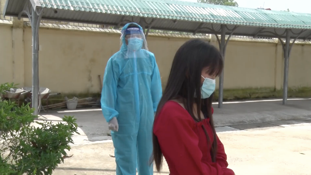 Qua kiểm tra, Công an phường Châu Sơn (TP Phủ Lý) phát hiện Dung tại phòng trọ trên địa bàn tổ dân phố Hưng Đạo. Hiện cơ quan chức năng đang thực hiện việc điều tra yếu tố dịch tễ để đưa đi cách ly tập trung.