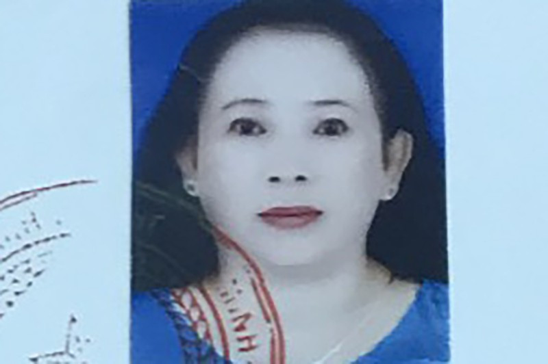  Truy nã nữ giám đốc lừa đảo chiếm đoạt hơn 48 tỷ đồng: Ngày 21/5, Công an TP.HCM cho biết, vừa truy nã đối với bà Võ Thị Thu Hương (48 tuổi, quê Cà Mau) - Giám đốc Công ty Cổ phần Thương mại - Dịch vụ - Đào tạo Toàn Thắng, trụ sở TP.HCM để điều tra, làm rõ vụ án lừa đảo chiếm đoạt tài sản. Nữ giám đốc bị truy nã về hành vi lừa đảo hợp tác góp vốn mua bán thẻ cào điện thoại, chiếm đoạt gần 48 tỷ đồng.