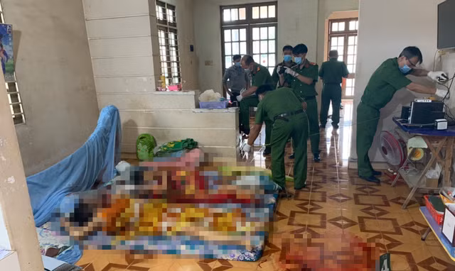  Nghi án chồng sát hại vợ con rồi tự tử bất thành: Sáng 26/5, Công an huyện Tân Châu (Tây Ninh) nhận được tin báo từ Công an xã Tân Phú xảy ra nghi án giết người tại xã Tân Phú. Nạn nhân được xác định là hai mẹ con chị D.T.T. (39 tuổi) và con gái là cháu N.T.T.N. (8 tuổi, cùng xã Tân Phú). Người bị thương được đưa đi cấp cứu là ông H. (39 tuổi), chồng của chị T. Theo người dân địa phương, thời gian gần đây cả hai hay mâu thuẫn, cãi vã về chuyện tiền bạc.