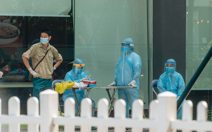 Ha Noi tim nguoi den quan lau, cafe Highland... lien quan ca mac COVID-19