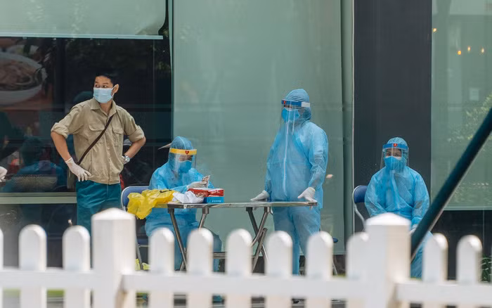 Ha Noi tim nguoi den quan lau, cafe Highland... lien quan ca mac COVID-19