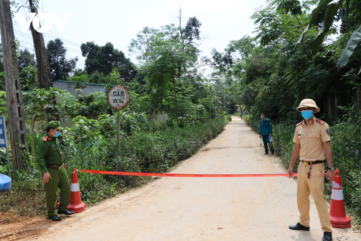  Trốn cách ly y tế, một người ở Yên Bái bị xử phạt 7,5 triệu đồng: Ngày 7/5, UBND huyện Trấn Yên, tỉnh Yên Bái xử phạt vi phạm hành chính đối với ông Vũ Văn Hùng, ở thôn 3B, xã Việt Cường về hành vi trốn tránh áp dụng biện pháp cách ly y tế. Ông Vũ Văn Hùng bị xử phạt hành chính với số tiền 7,5 triệu đồng; đồng thời phải thực hiện biện pháp cách ly y tế tại nhà theo quy định.