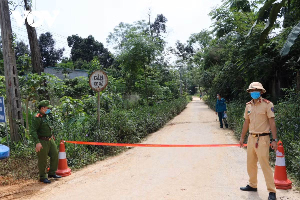  Trốn cách ly y tế, một người ở Yên Bái bị xử phạt 7,5 triệu đồng: Ngày 7/5, UBND huyện Trấn Yên, tỉnh Yên Bái xử phạt vi phạm hành chính đối với ông Vũ Văn Hùng, ở thôn 3B, xã Việt Cường về hành vi trốn tránh áp dụng biện pháp cách ly y tế. Ông Vũ Văn Hùng bị xử phạt hành chính với số tiền 7,5 triệu đồng; đồng thời phải thực hiện biện pháp cách ly y tế tại nhà theo quy định.