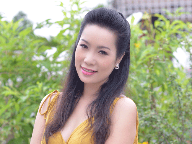  Nghệ sĩ Trịnh Kim Chi, Phó chủ tịch Hội Sân khấu TP.HCM: Nghệ sĩ Trịnh Kim Chi hiện là Phó Chủ tịch Hội Sân khấu TP.HCM và là Giám đốc Sân khấu Trịnh Kim Chi. Trước đó, chị được biết đến là Á hậu Hoa hậu Việt Nam 1994. Sau đăng quang, thay vì tiến vào lĩnh vực người mẫu, thời trang, chị tiếp tục theo đuổi đam mê diễn viên và chứng minh bằng thực lực của mình. 