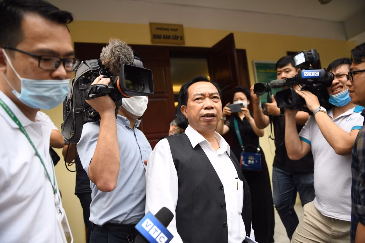  Cách chức Giám đốc BV Tâm thần Trung ương 1: Ngày 26/5, Bộ Y tế cách chức đối với ông Vương Văn Tịnh, Giám đốc Bệnh viện Tâm thần Trung ương 1. Ông Tịnh do đã buông lỏng quản lý, không thực hiện đúng chức trách, nhiệm vụ của người đứng đầu đơn vị, để xảy ra hành vi vi phạm pháp luật về phòng chống ma túy, tệ nạn xã hội trong phạm vi bệnh viện, hậu quả rất nghiêm trọng. 